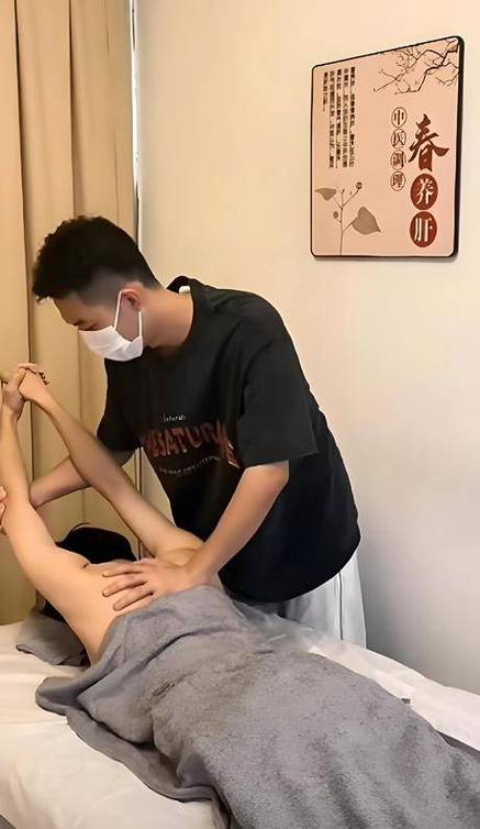 男同性恋裸体按摩的相关介绍