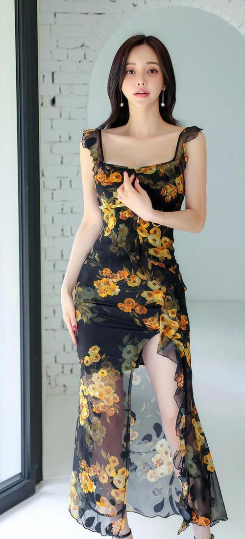 美女18禁看的相关介绍