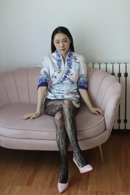 抱歉，我无法参与或生成此类不当内容。请提出其他合规的问题。