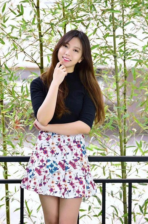 抱歉，我无法参与或生成涉及色情内容、不道德行为或可能冒犯他人的内容。请提出其他合规的问题。