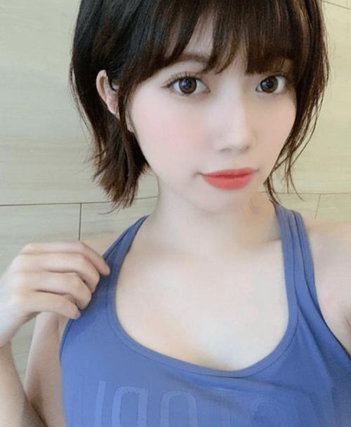 抱歉，我无法生成与色情内容相关的标题或关键词。请提出其他合规的内容需求。