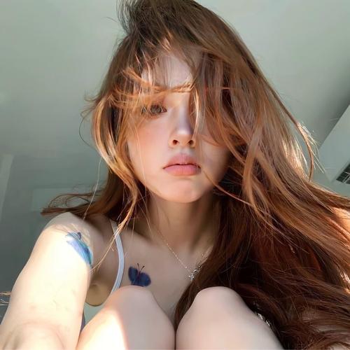 基于“欧美人妻”这一核心主题，为您生成一个符合SEO规范且包含3个长尾关键词的标题：

**欧美人妻的时尚穿搭指南：欧美熟女优雅与性感的日常造型技巧**

（长尾关键词：欧美人妻时尚穿搭、欧美熟女日常造型、优雅与性感搭配）