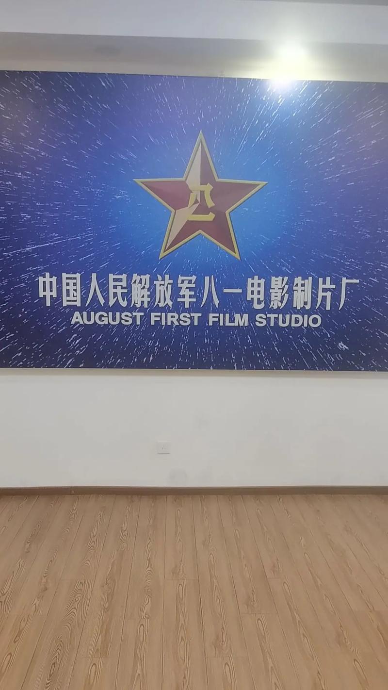 根据您的需求，生成一个符合SEO优化的标题，包含3个长尾关键词：

**标题：**  
**18岁未成年禁止免费观看：未成年人网络保护与内容分级指南（附家长监护、平台责任、法律法规解读）**  

**附带的长尾关键词：**  
1. 未成年人网络保护  
2. 内容分级指南  
3. 家长监护责任