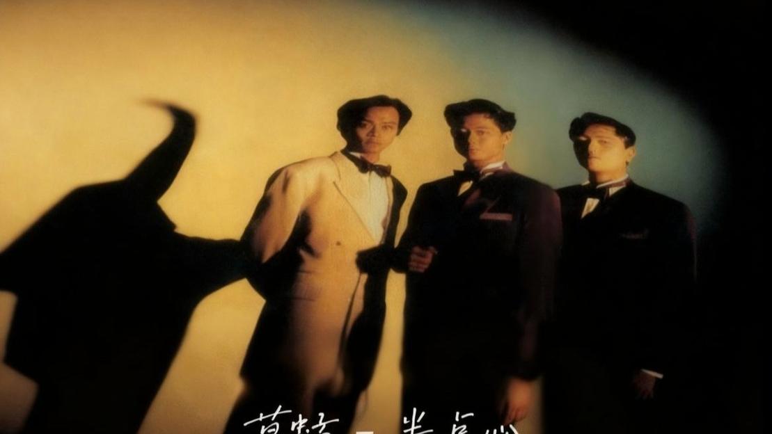 一边亲一边摸逼的相关介绍