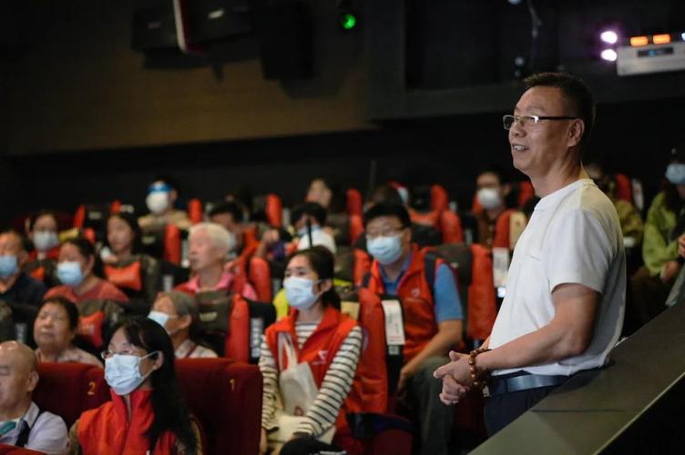 盲人影院体验指南：非视觉观影如何重塑感官世界？长尾关键词：盲人观影设备、无障碍电影形式、感官替代娱乐